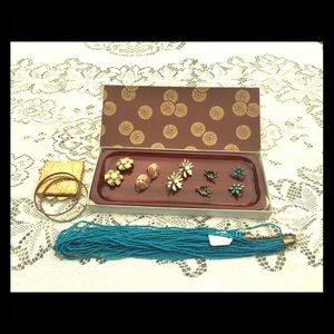 Jewelry tray including costume jewelry